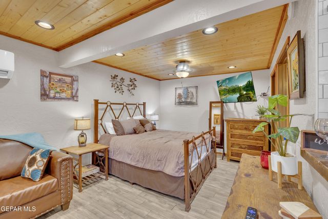 305 W RIO GRANDE Avenue, El Paso, TX 79902