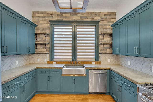 305 W RIO GRANDE Avenue, El Paso, TX 79902