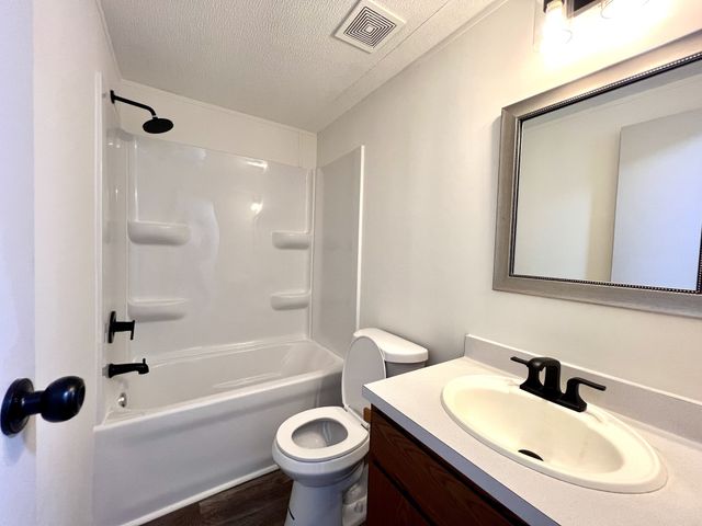413 Elm Ln, Beechgrove, TN 37018