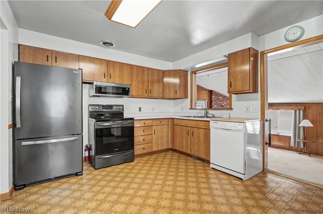 349 Bell Avenue, Columbiana, OH 44408