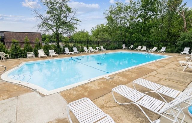 5300 Carriageway Drive 203, Rolling Meadows, IL 60008