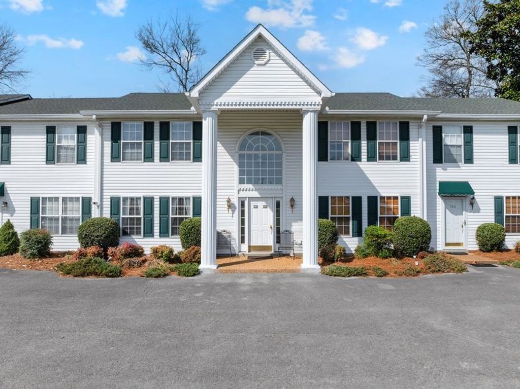 710 Whitthorne St, Shelbyville, TN 37160