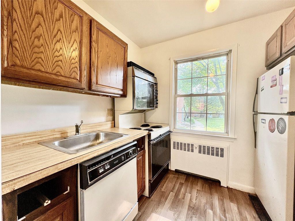 182 Pinewood Road 28, Hartsdale, NY 10530
