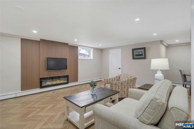 346 Hamilton Avenue, Glen Rock, NJ 07452