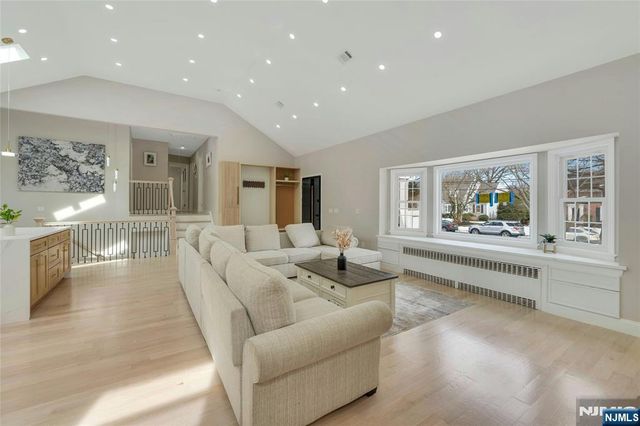 346 Hamilton Avenue, Glen Rock, NJ 07452