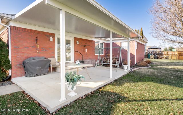 401 Bentwood Dr, Shepherdsville, KY 40165