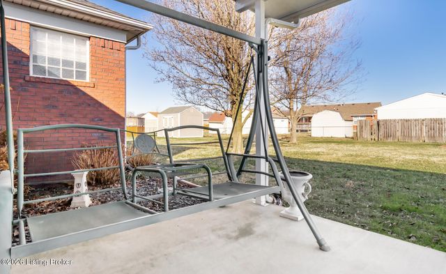 401 Bentwood Dr, Shepherdsville, KY 40165