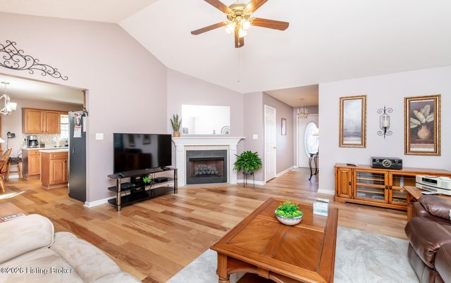 401 Bentwood Dr, Shepherdsville, KY 40165