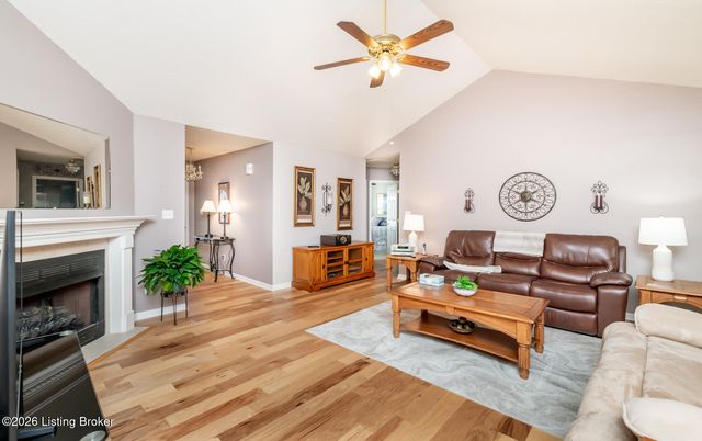 401 Bentwood Dr, Shepherdsville, KY 40165