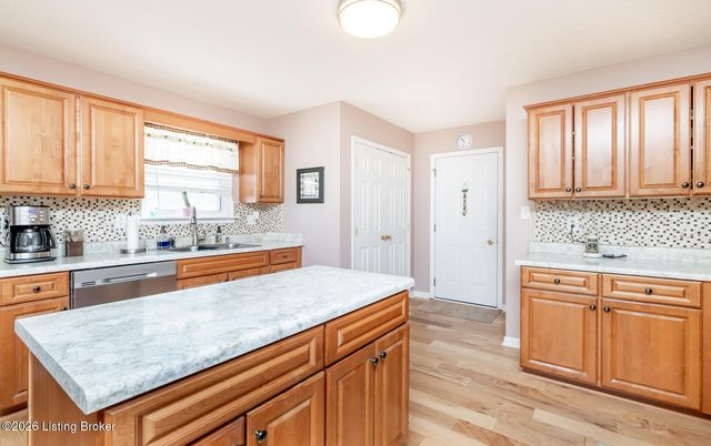 401 Bentwood Dr, Shepherdsville, KY 40165