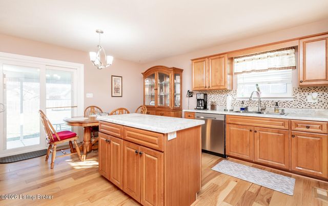 401 Bentwood Dr, Shepherdsville, KY 40165