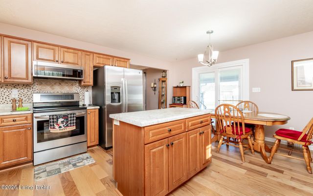 401 Bentwood Dr, Shepherdsville, KY 40165