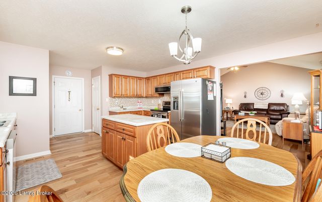 401 Bentwood Dr, Shepherdsville, KY 40165