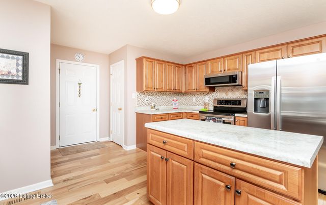 401 Bentwood Dr, Shepherdsville, KY 40165