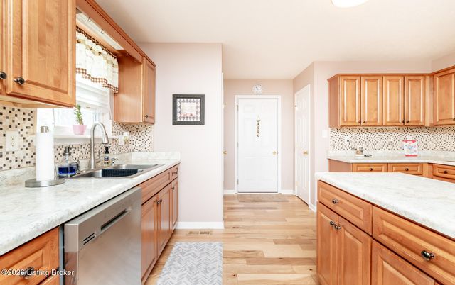 401 Bentwood Dr, Shepherdsville, KY 40165