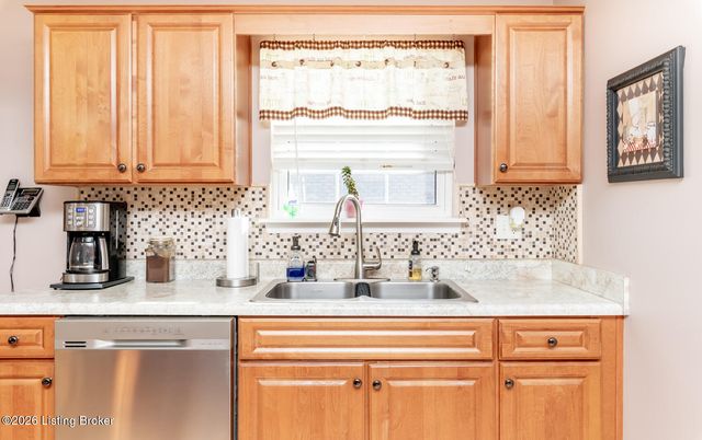 401 Bentwood Dr, Shepherdsville, KY 40165