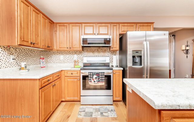 401 Bentwood Dr, Shepherdsville, KY 40165