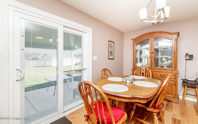 401 Bentwood Dr, Shepherdsville, KY 40165