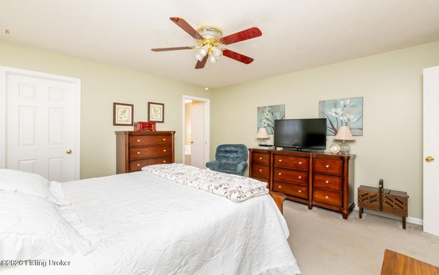 401 Bentwood Dr, Shepherdsville, KY 40165