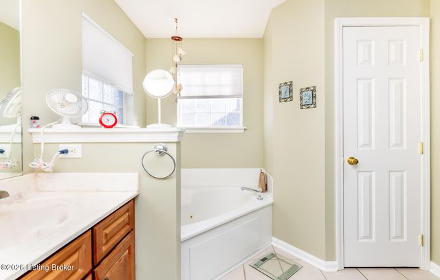 401 Bentwood Dr, Shepherdsville, KY 40165