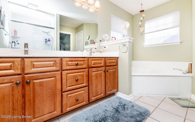 401 Bentwood Dr, Shepherdsville, KY 40165