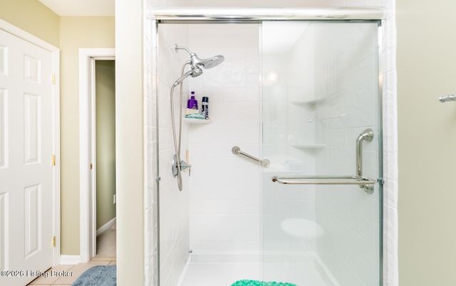 401 Bentwood Dr, Shepherdsville, KY 40165