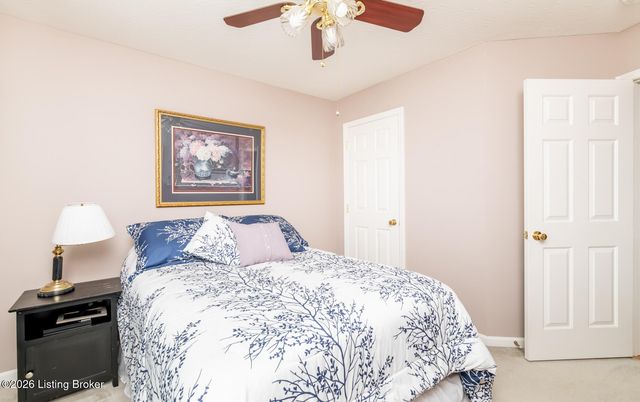 401 Bentwood Dr, Shepherdsville, KY 40165