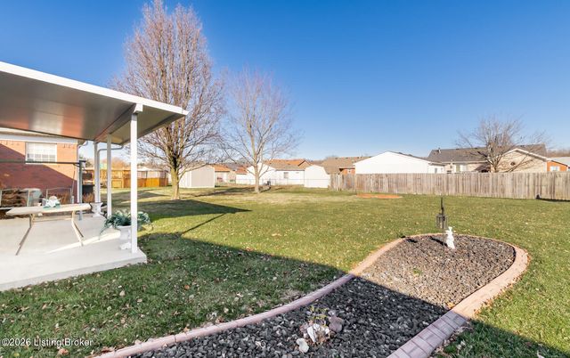 401 Bentwood Dr, Shepherdsville, KY 40165