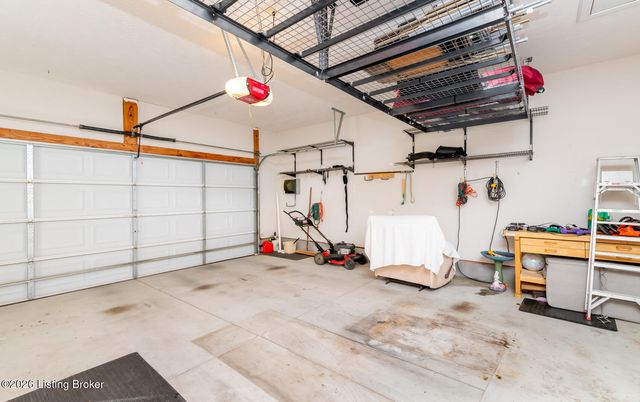 401 Bentwood Dr, Shepherdsville, KY 40165