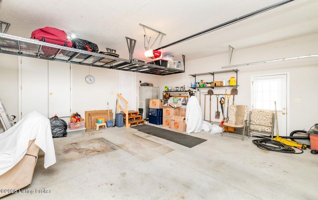 401 Bentwood Dr, Shepherdsville, KY 40165