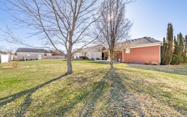 401 Bentwood Dr, Shepherdsville, KY 40165