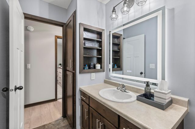 1130 18th Avenue SE, Cambridge, MN 55008