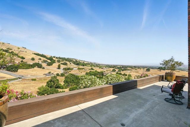 2525 Bridle Path Drive, Gilroy, CA 95020