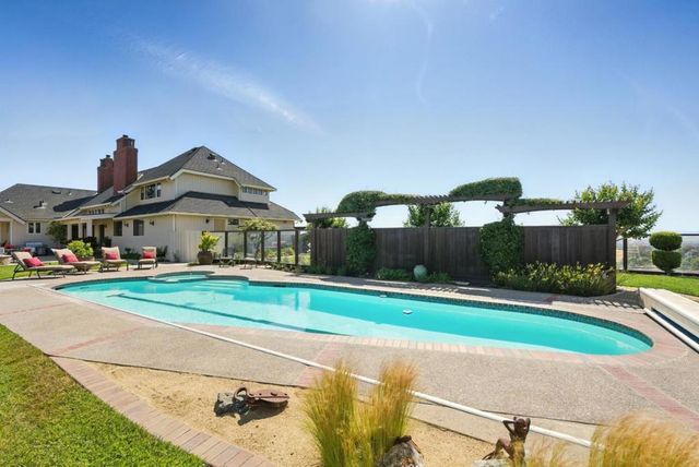 2525 Bridle Path Drive, Gilroy, CA 95020