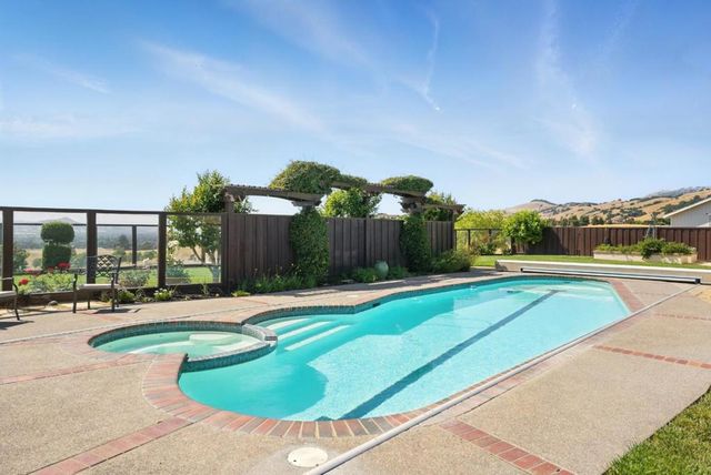 2525 Bridle Path Drive, Gilroy, CA 95020