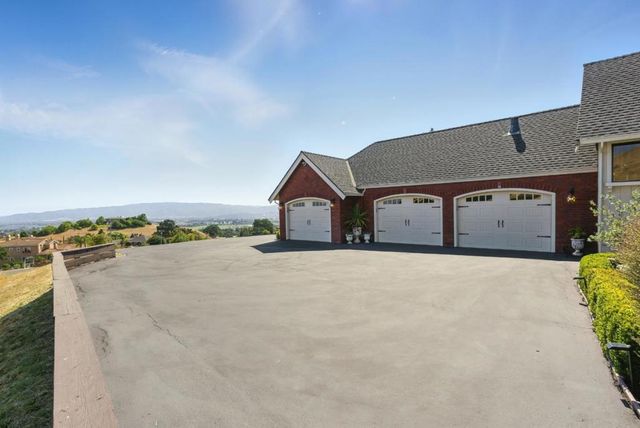 2525 Bridle Path Drive, Gilroy, CA 95020