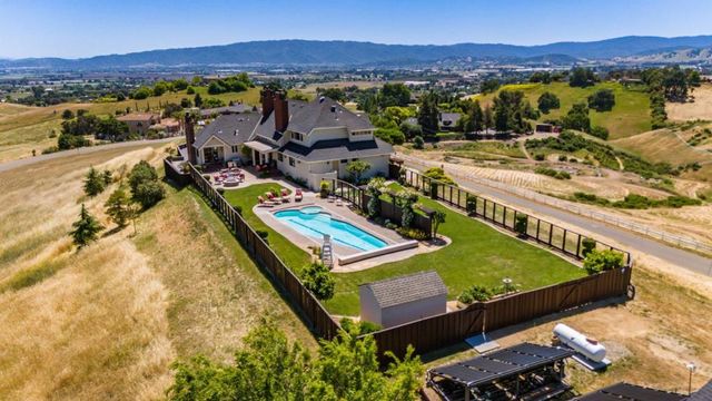 2525 Bridle Path Drive, Gilroy, CA 95020