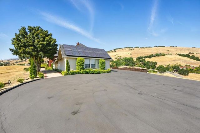 2525 Bridle Path Drive, Gilroy, CA 95020