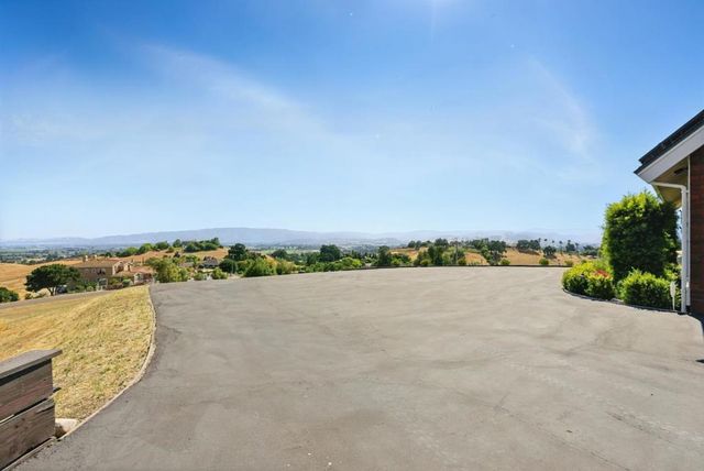 2525 Bridle Path Drive, Gilroy, CA 95020