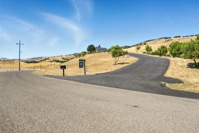 2525 Bridle Path Drive, Gilroy, CA 95020