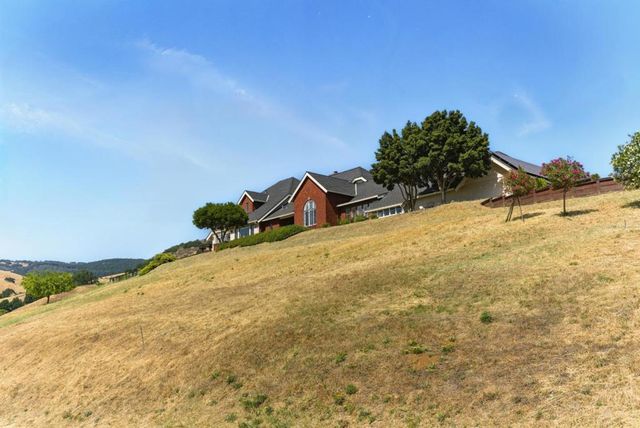 2525 Bridle Path Drive, Gilroy, CA 95020