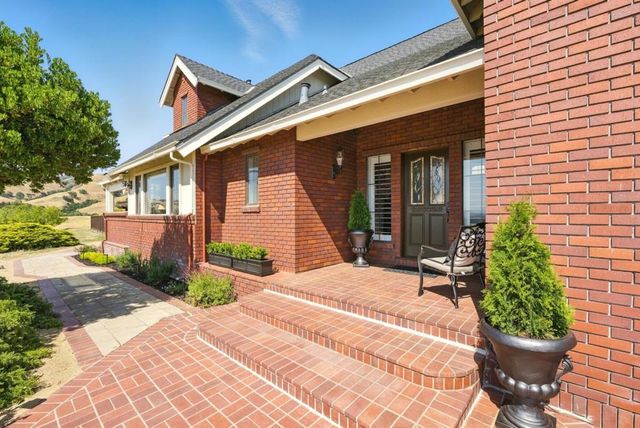 2525 Bridle Path Drive, Gilroy, CA 95020