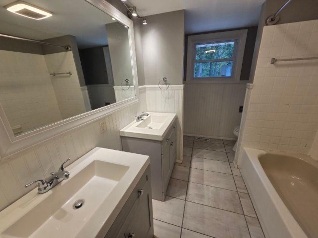 Image 11 of property listing at 15827 N Mccauley Lane, Mt Vernon, IL 62864