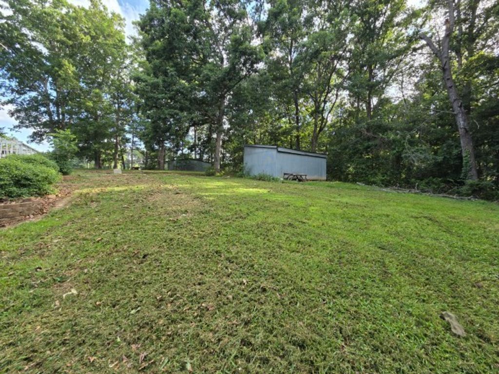 Image 14 of property listing at 15827 N Mccauley Lane, Mt Vernon, IL 62864