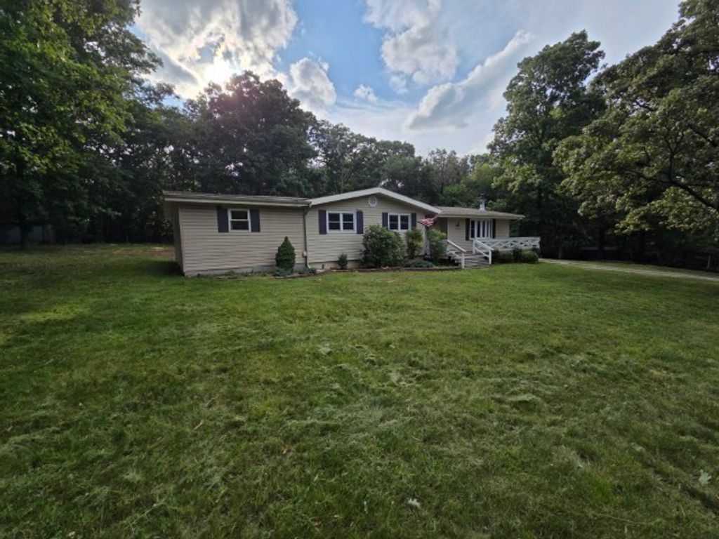Image 16 of property listing at 15827 N Mccauley Lane, Mt Vernon, IL 62864