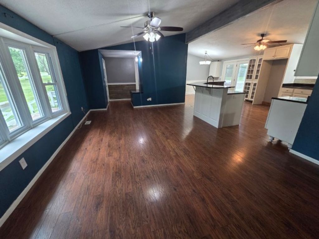 Image 18 of property listing at 15827 N Mccauley Lane, Mt Vernon, IL 62864