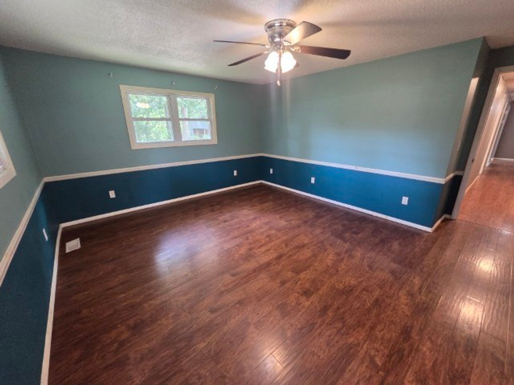 Image 25 of property listing at 15827 N Mccauley Lane, Mt Vernon, IL 62864