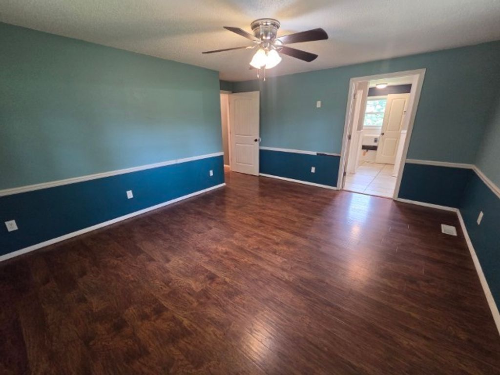 Image 26 of property listing at 15827 N Mccauley Lane, Mt Vernon, IL 62864