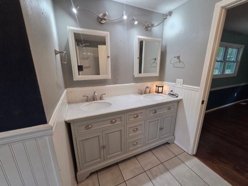 Image 28 of property listing at 15827 N Mccauley Lane, Mt Vernon, IL 62864