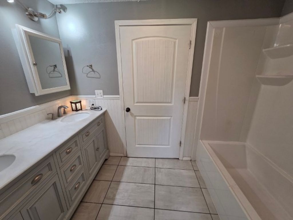 Image 30 of property listing at 15827 N Mccauley Lane, Mt Vernon, IL 62864